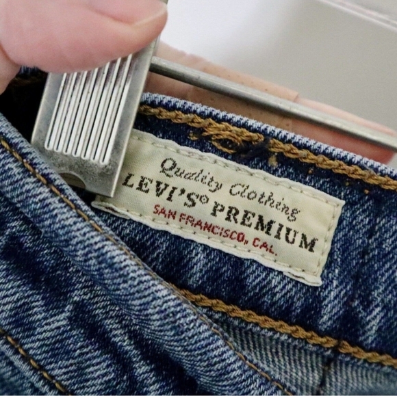 Revolve Levi's Wedgie Icon Fit Button Fly Cropped Jeans Size 28 These Dreams - Picture 4 of 10